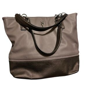 Simply Vera by Vera Wang PU handbag EUC Versatile styling: interior pockets+zips